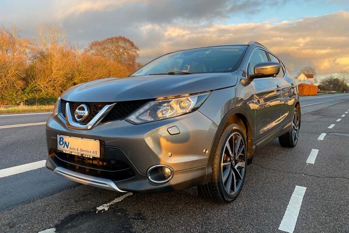 Grå Nissan Qashqai fra 2016 set udefra
