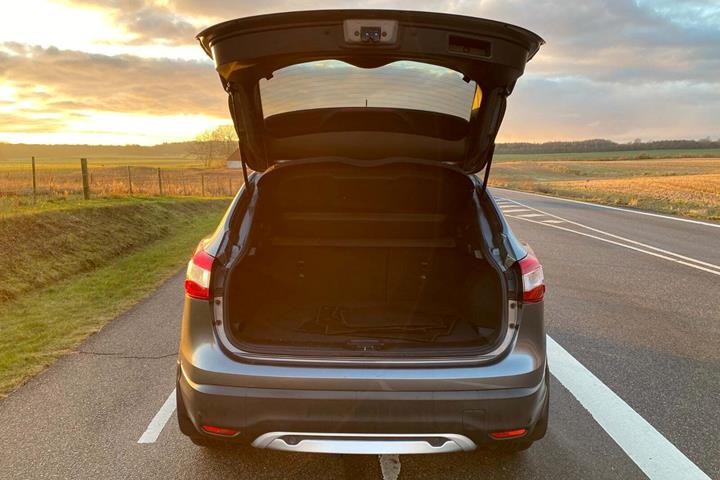 Grå Nissan Qashqai fra 2016