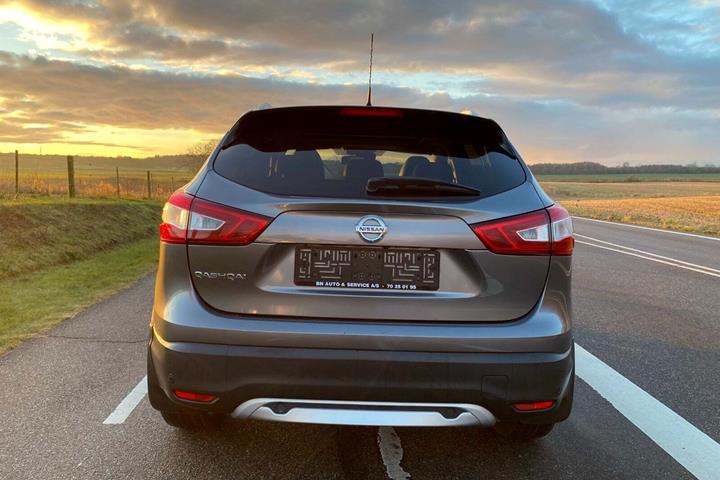 Grå Nissan Qashqai fra 2016