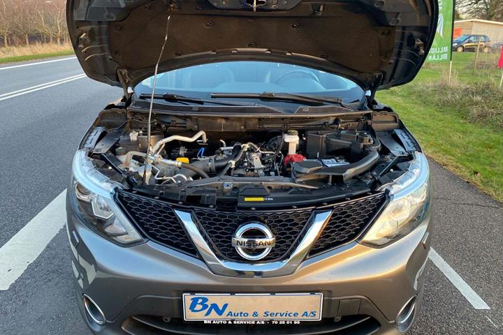 Grå Nissan Qashqai fra 2016