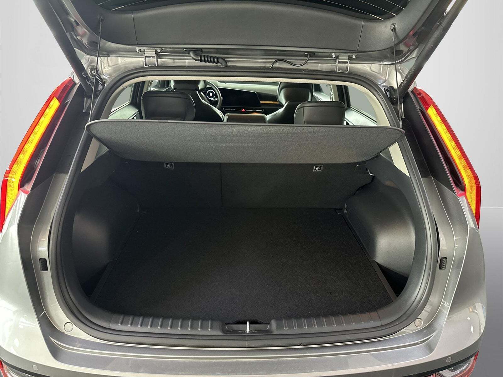 Grå Kia Niro fra 2024