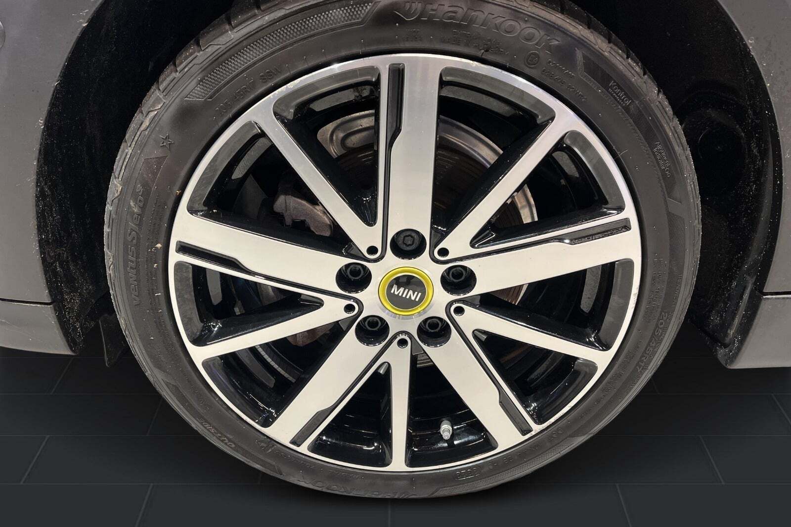 Sort Mini Cooper SE fra 2023