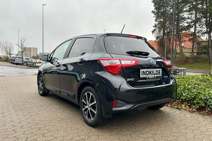 Sort Toyota Yaris fra 2019