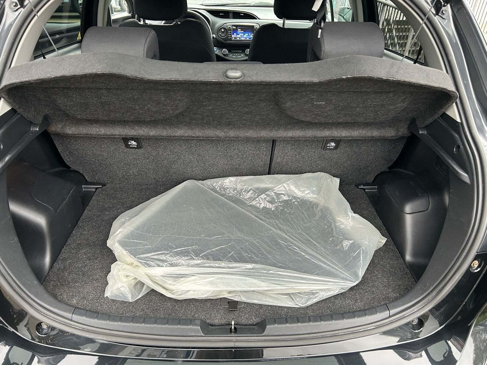 Sort Toyota Yaris fra 2019