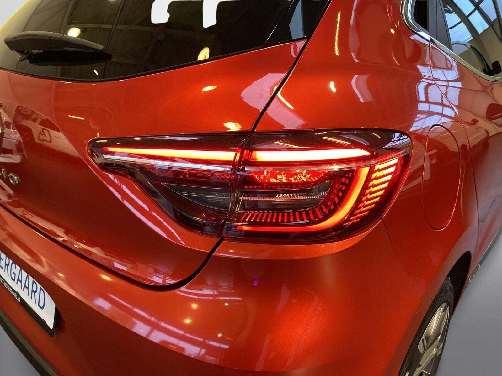 Rød Renault Clio V fra 2020