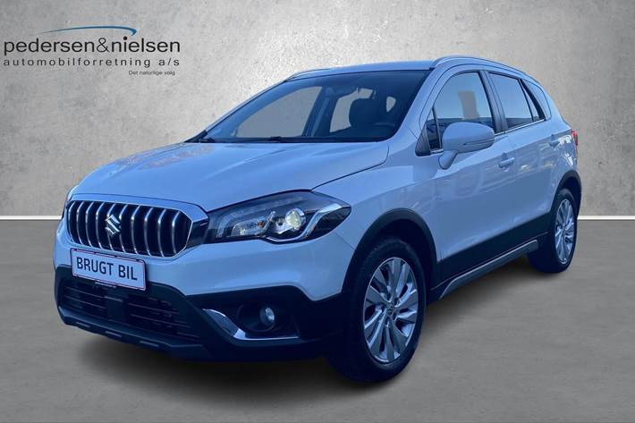 Hvid Suzuki S-Cross fra 2020 set udefra