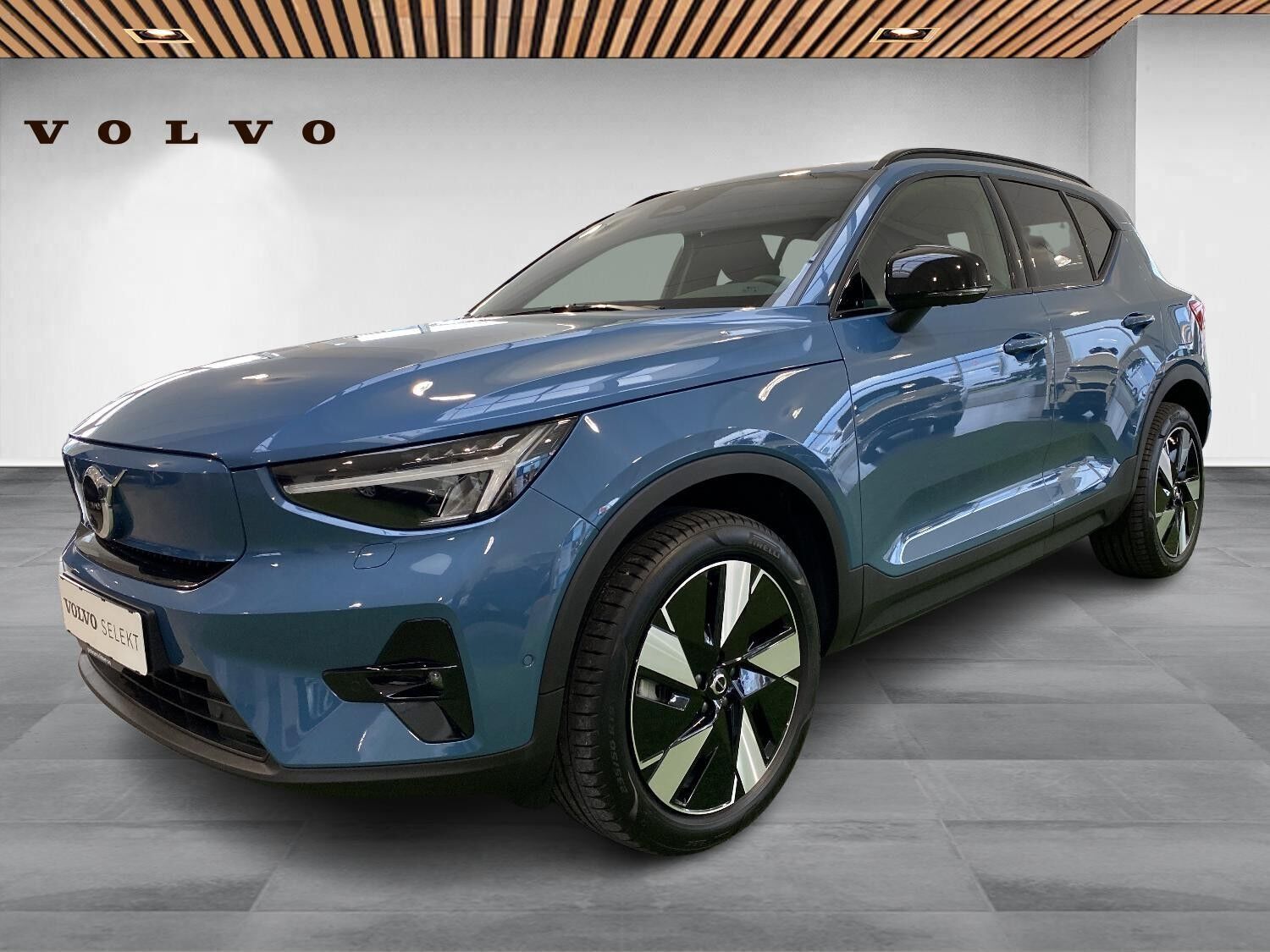 Volvo EX40 Single Motor Extended Range Plus 252HK 5d Aut.