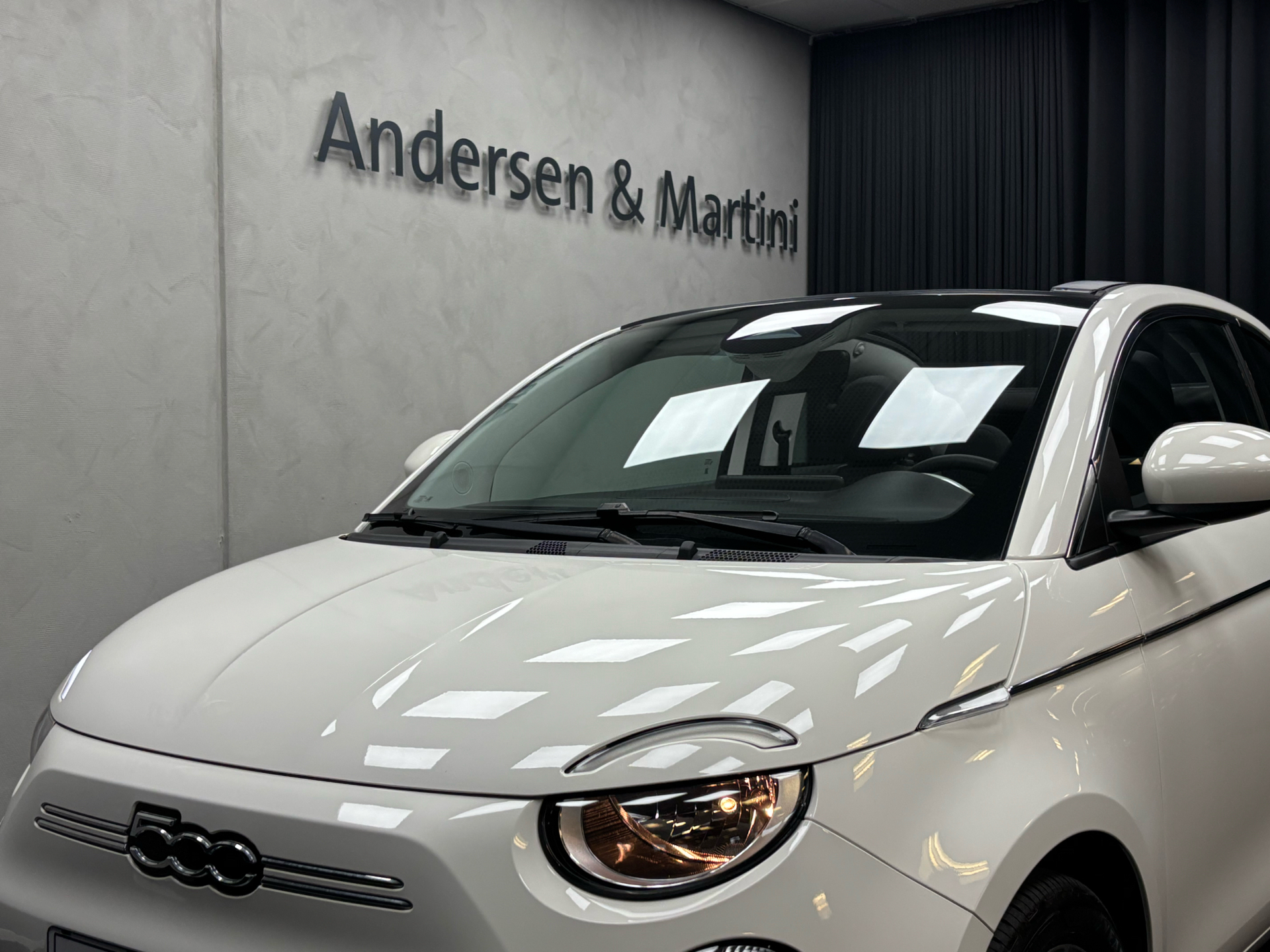 Hvid Fiat 500e fra 2024