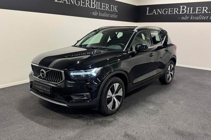 Sort Volvo XC40 fra 2021 set udefra