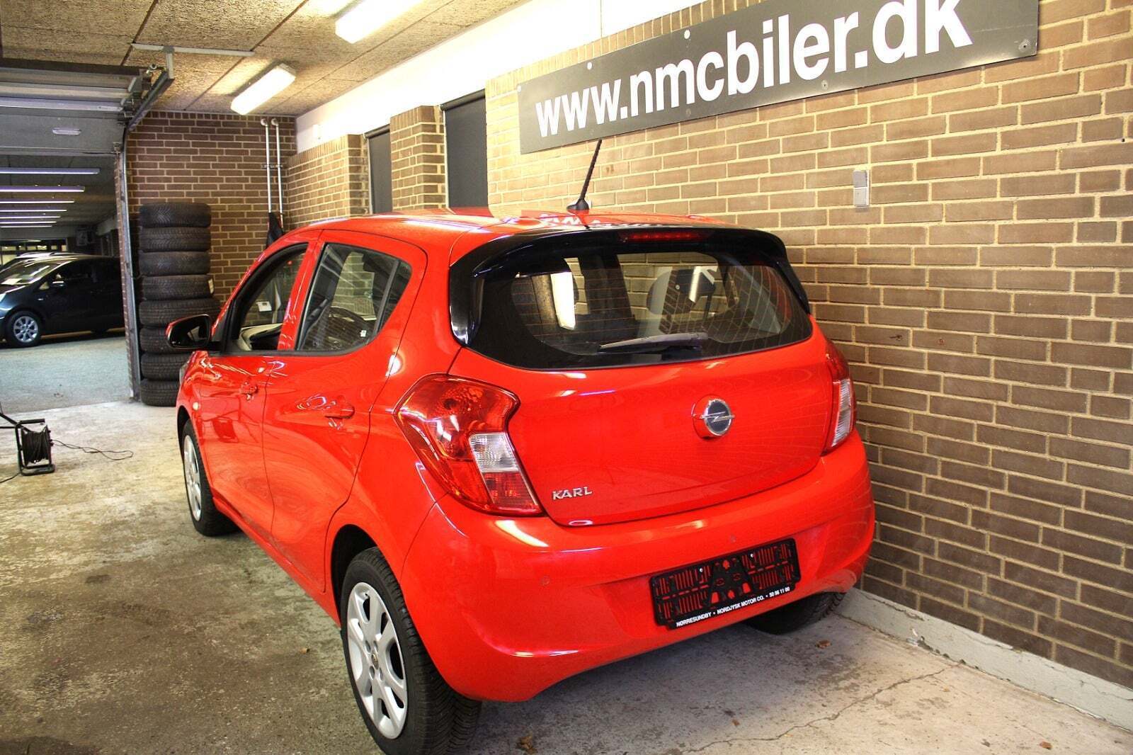 Rød Opel Karl fra 2016
