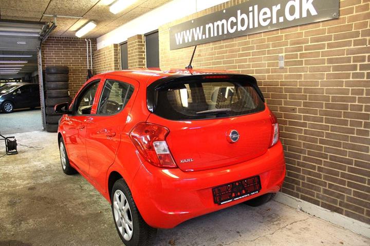 Rød Opel Karl fra 2016