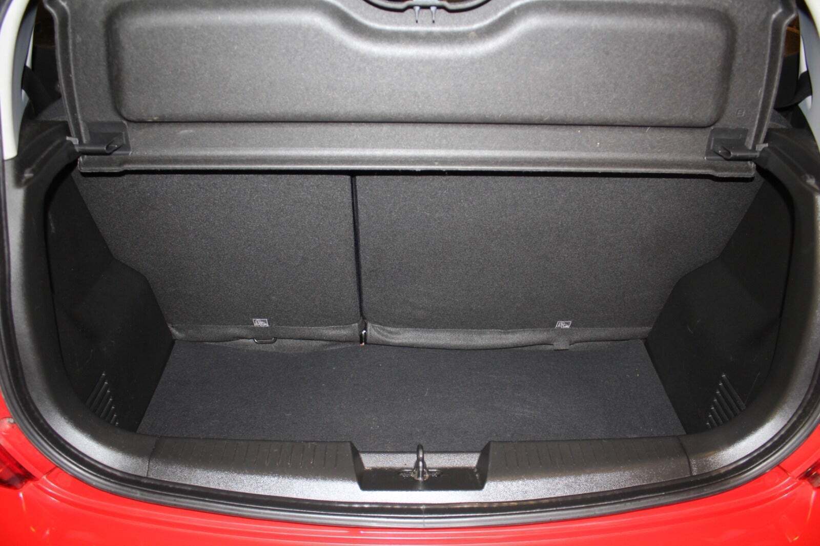 Rød Opel Karl fra 2016