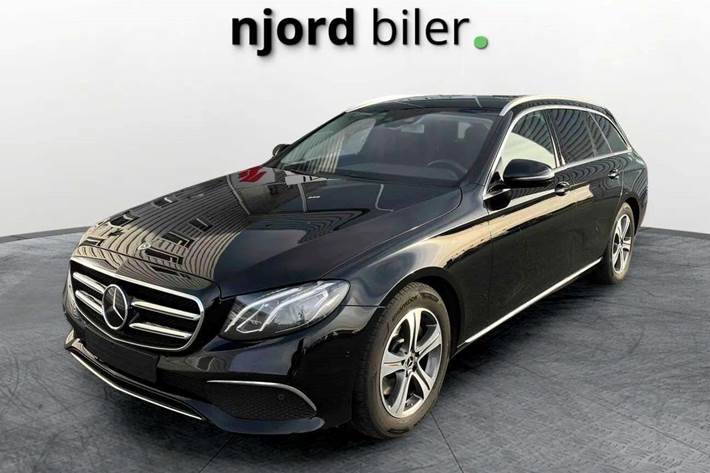 Sort Mercedes E300 d fra 2019 set udefra