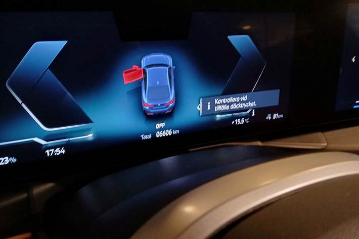 Blå BMW i4 fra 2025