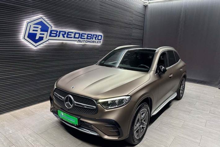 Sort Mercedes GLC300 e fra 2023 set udefra