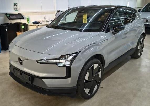 Grå Volvo EX30 fra 2024 set udefra
