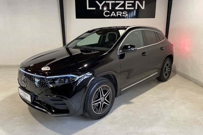 Sort Mercedes EQA350 fra 2024 set udefra