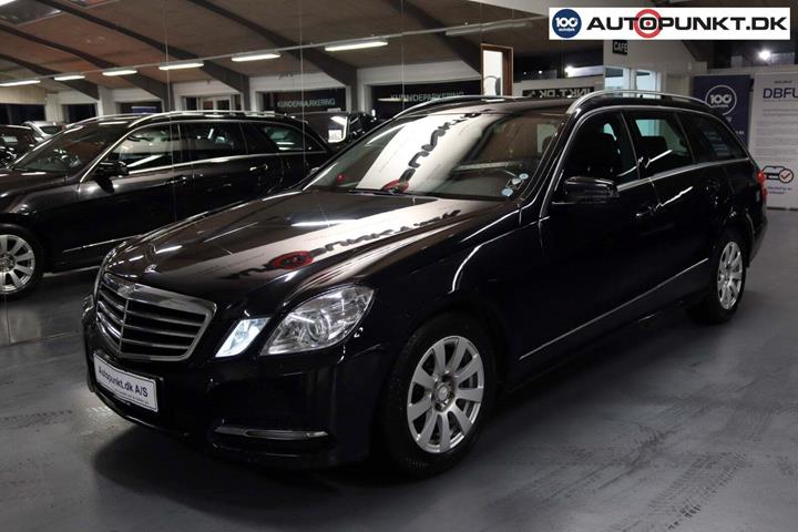 Sort Mercedes E200 fra 2011 set udefra