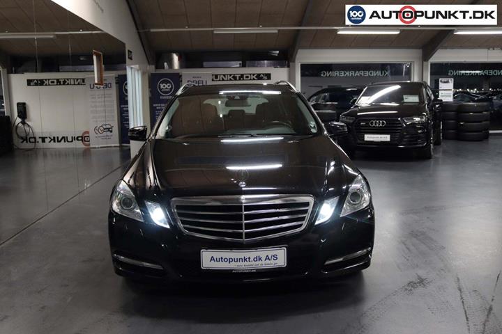 Sort Mercedes E200 fra 2011