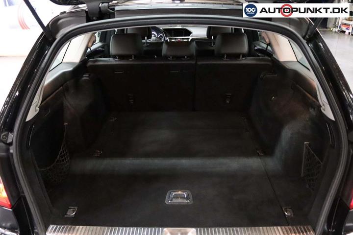 Sort Mercedes E200 fra 2011