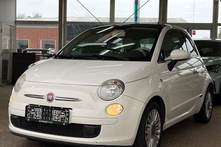 Hvid Fiat 500 fra 2008 set udefra