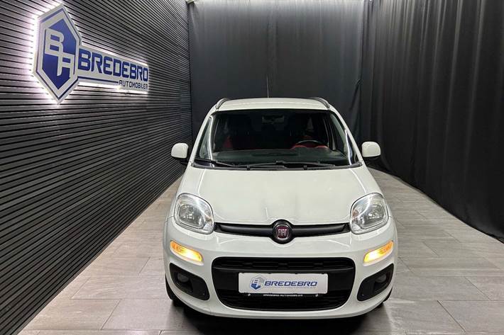 Hvid Fiat Panda fra 2012 set udefra