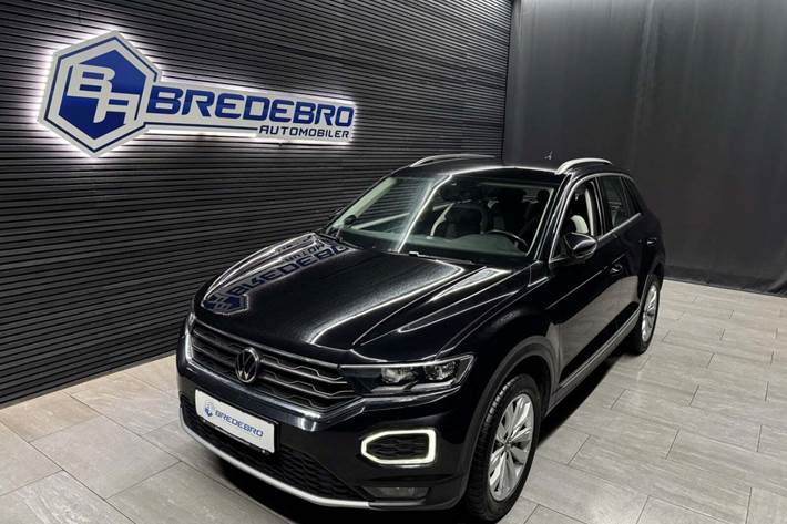 Sort VW T-Roc fra 2022 set udefra