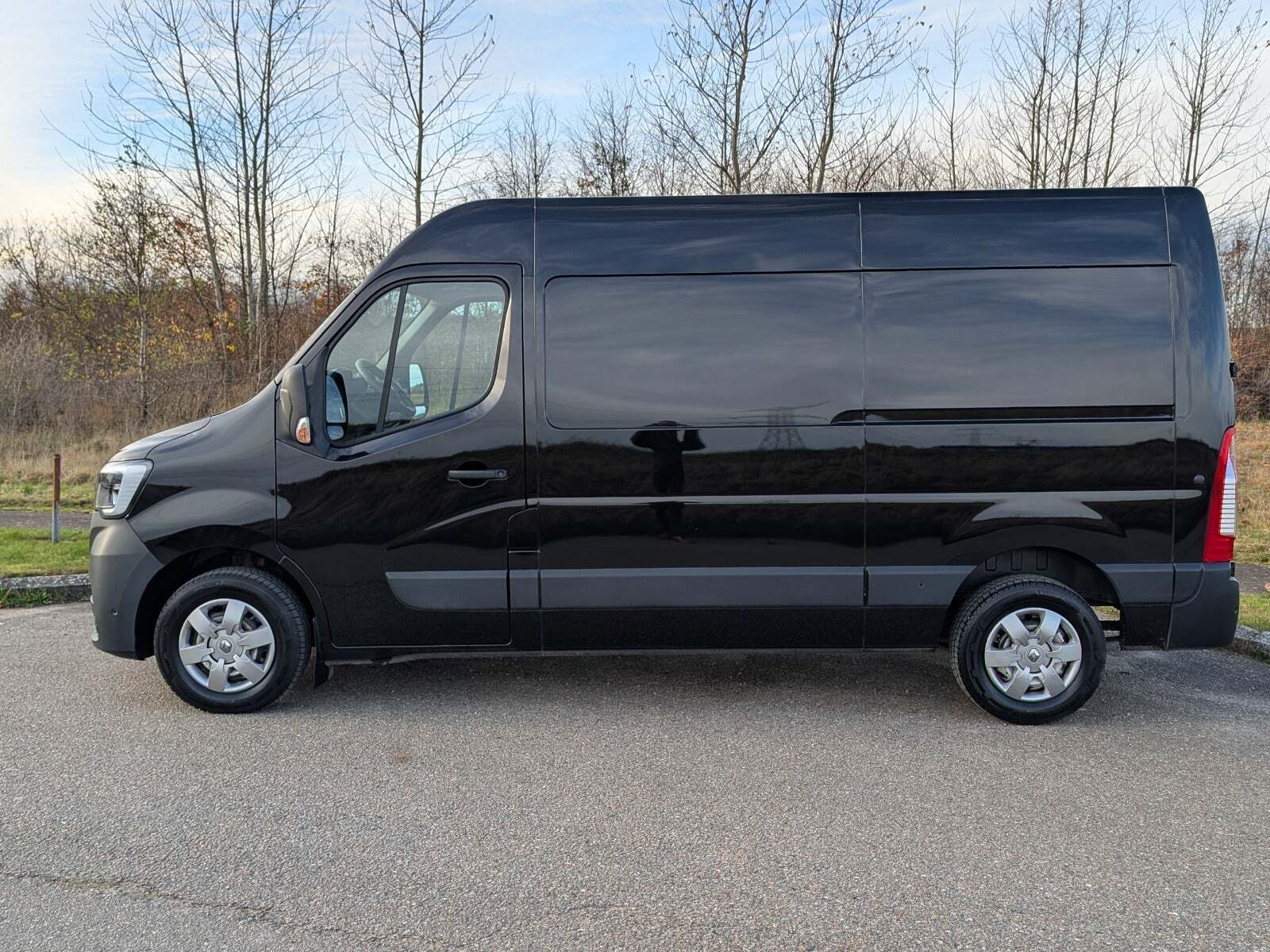 Renault Master IV T35 2,3 dCi 180 L2H2 Kassevogn