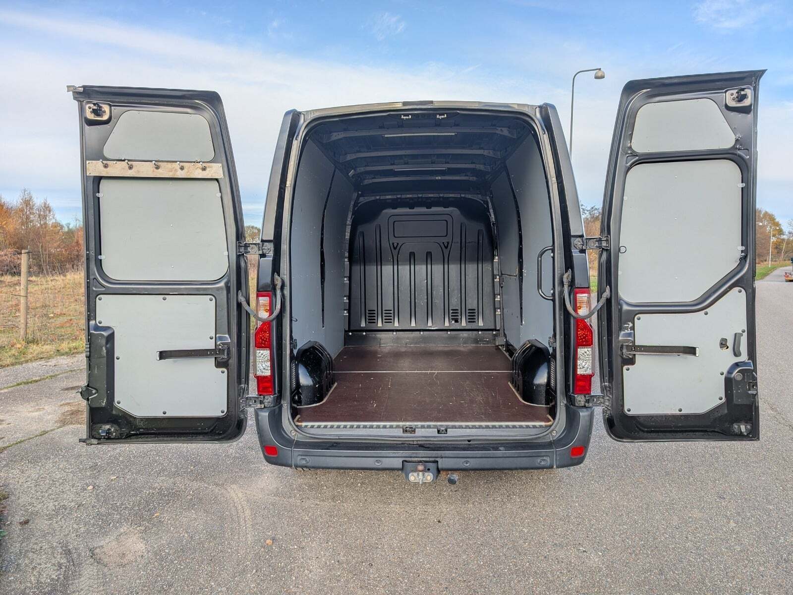 Renault Master IV T35 2,3 dCi 180 L2H2 Kassevogn