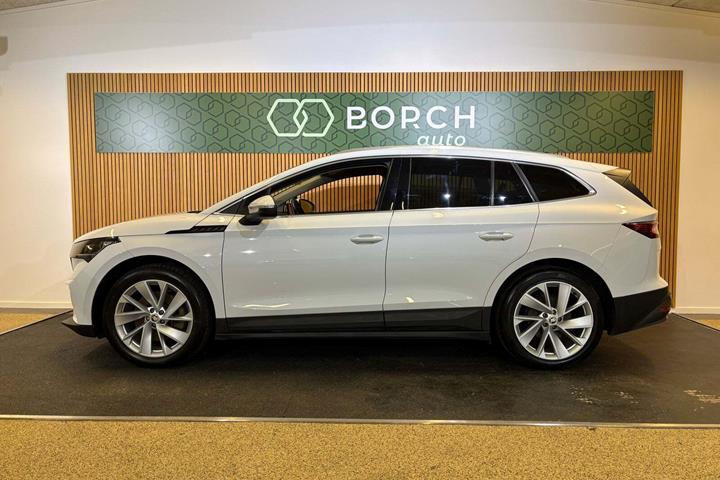 Hvid Skoda Enyaq fra 2021