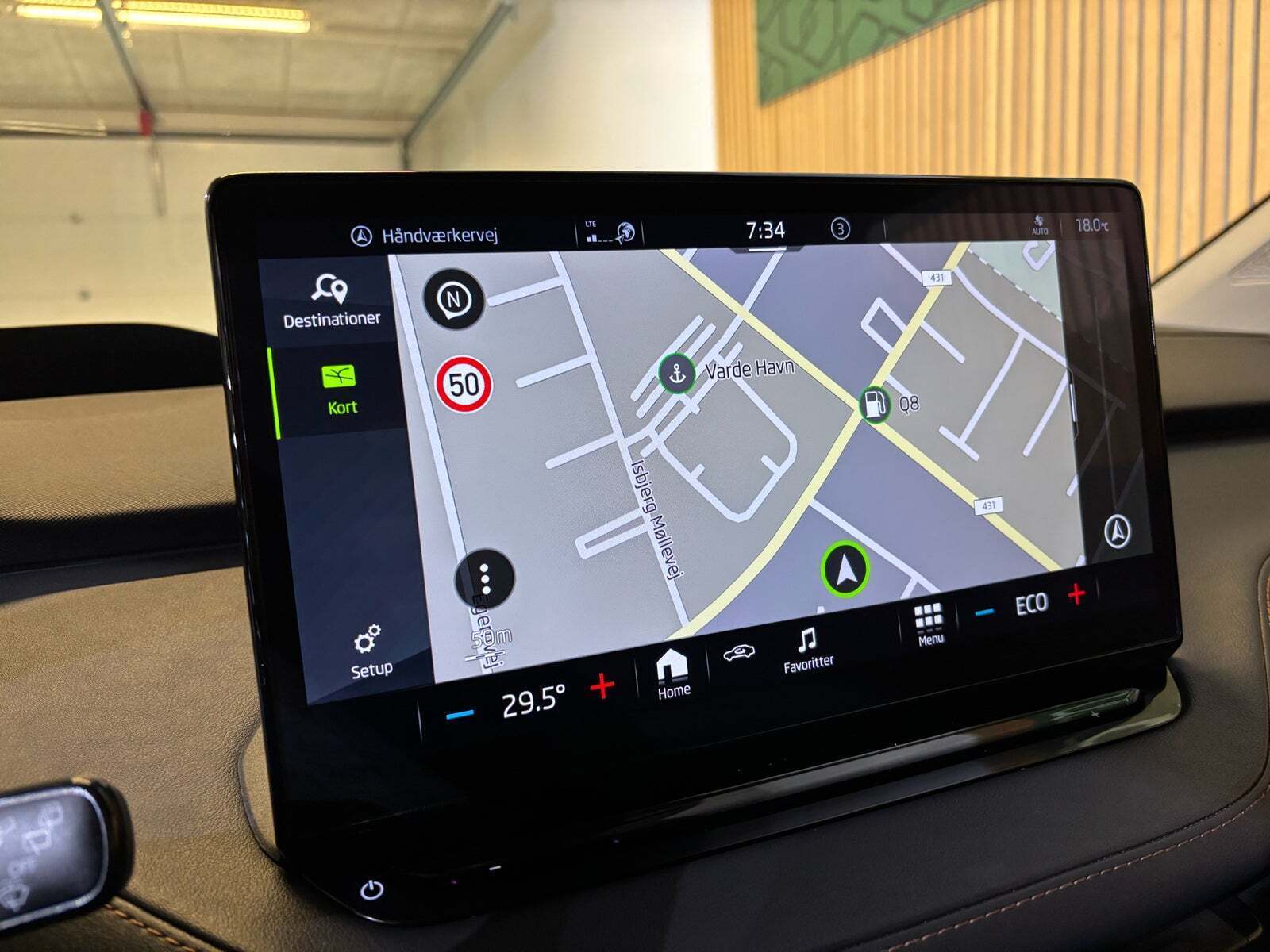 Hvid Skoda Enyaq fra 2021