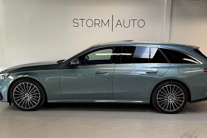 Grøn Mercedes E300 e fra 2024