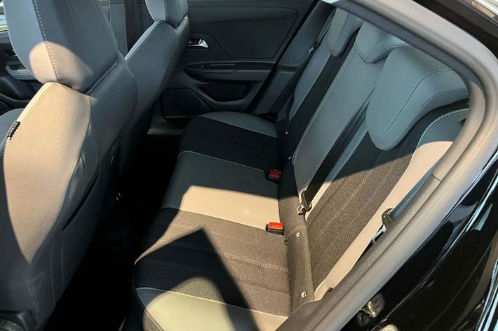 Sort Opel Mokka-e fra 2023