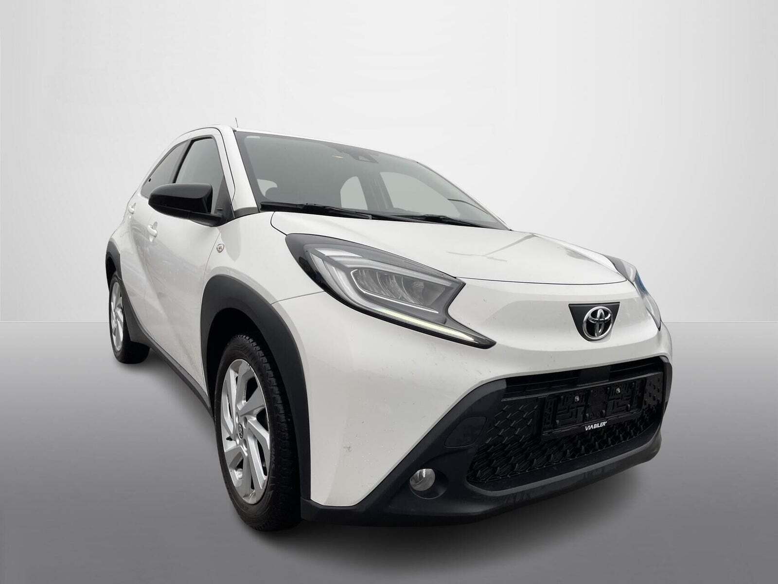 Beige Toyota Aygo X fra 2022