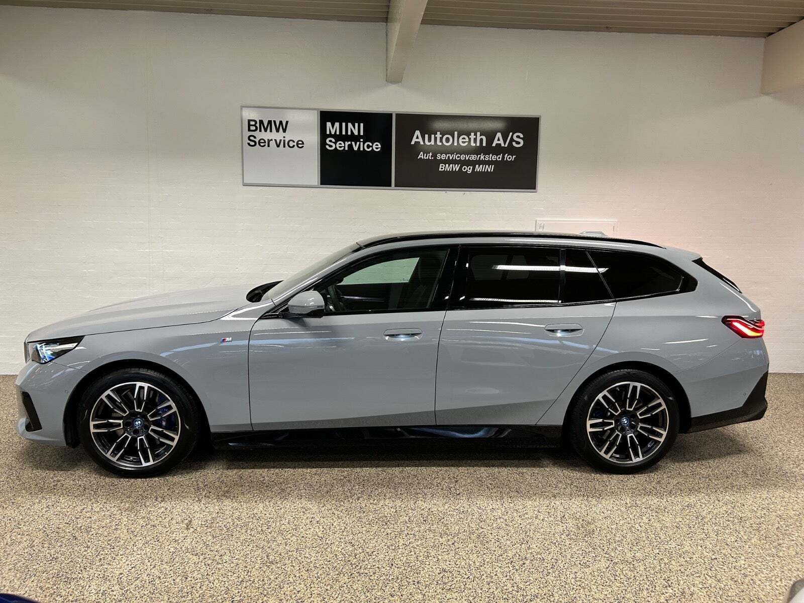 BMW i5 eDrive40 Touring Fully Charged M-Sport