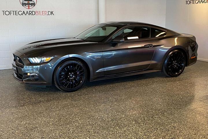 Grå Ford Mustang fra 2017