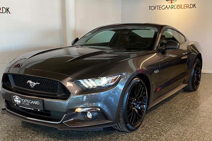 Grå Ford Mustang fra 2017 set udefra