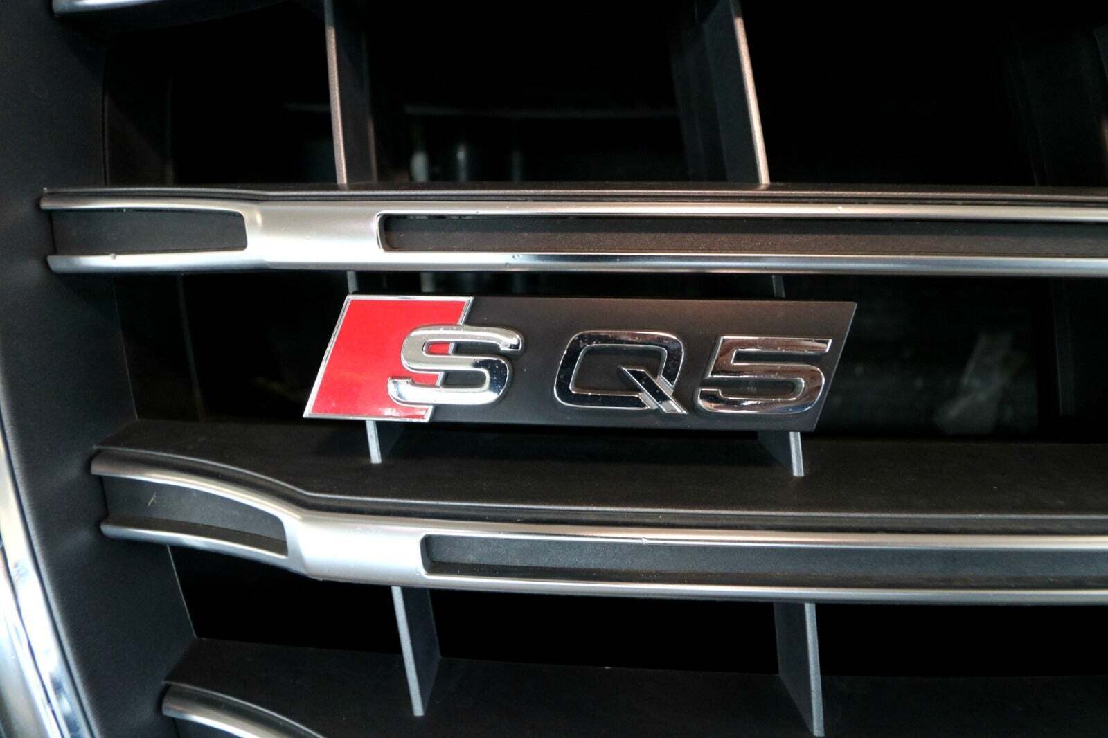 Grå Audi SQ5 fra 2014