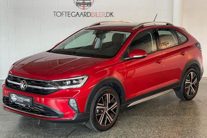 Rød VW Taigo fra 2022 set udefra