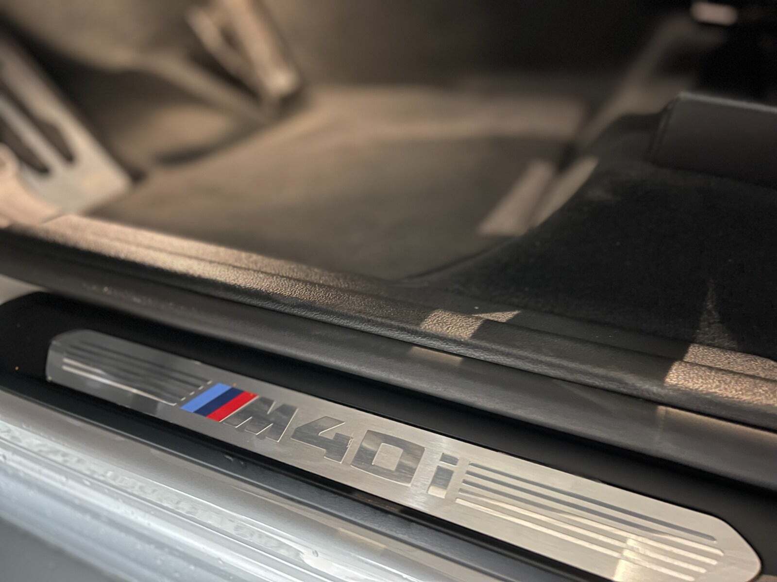 Sølv BMW X3 fra 2018