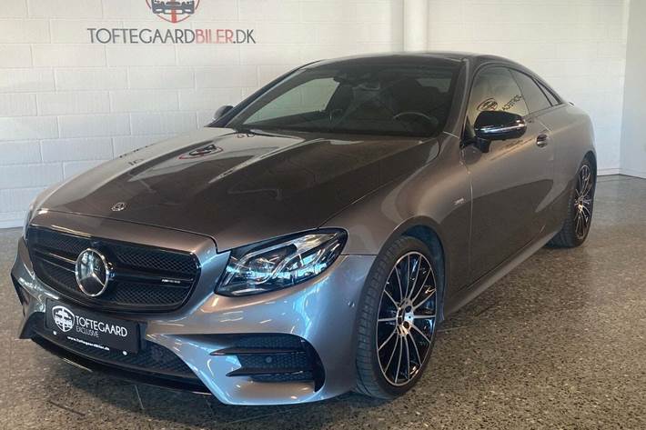 Grå Mercedes E53 fra 2019 set udefra