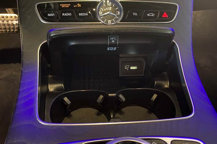 Grå Mercedes E53 fra 2019