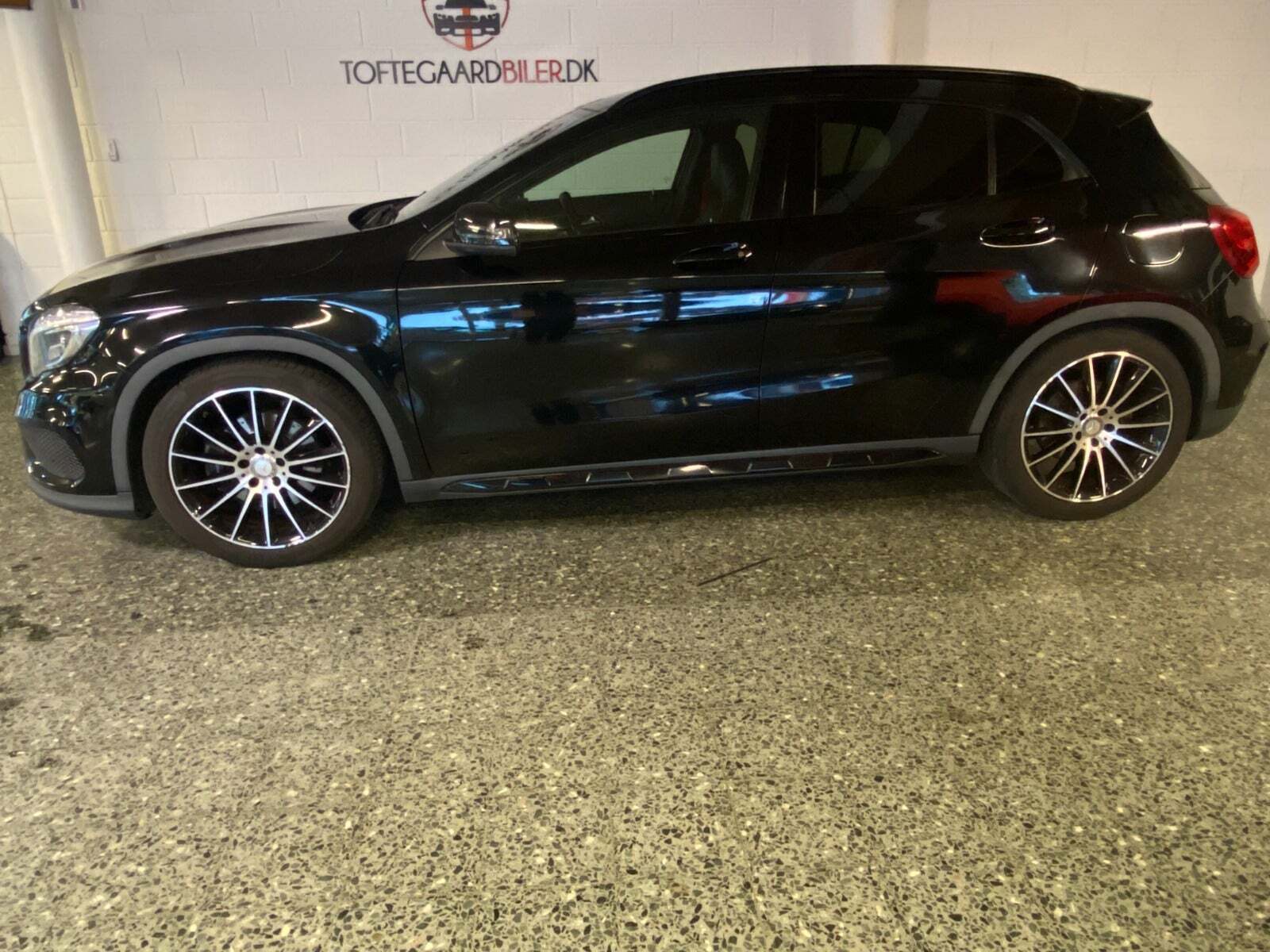 Sort Mercedes GLA250 fra 2015