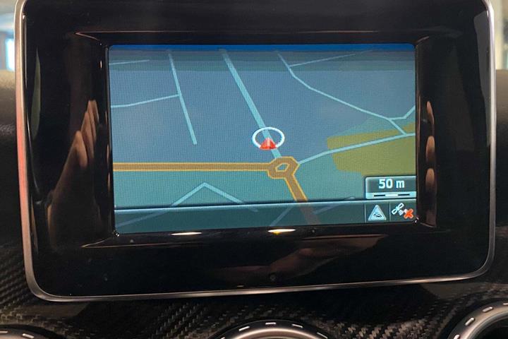 Sort Mercedes GLA250 fra 2015