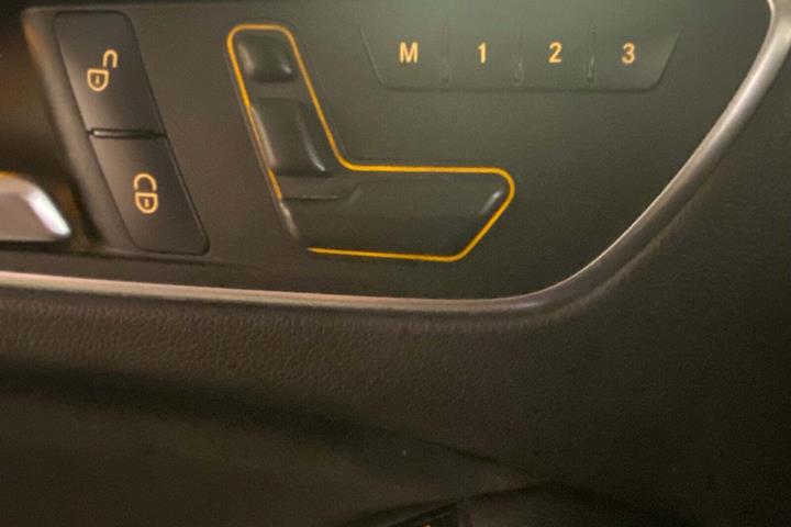 Sort Mercedes GLA250 fra 2015