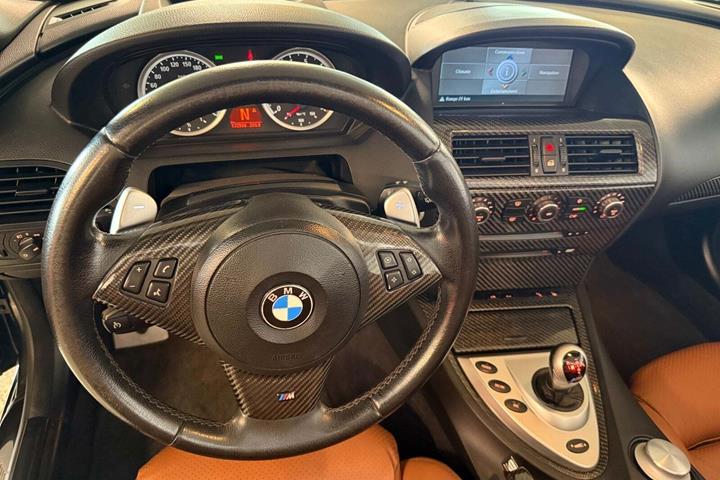 Sort BMW M6 fra 2007 set indefra