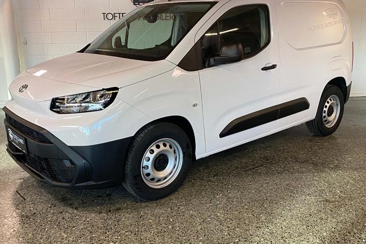 Hvid Toyota ProAce City fra 2025