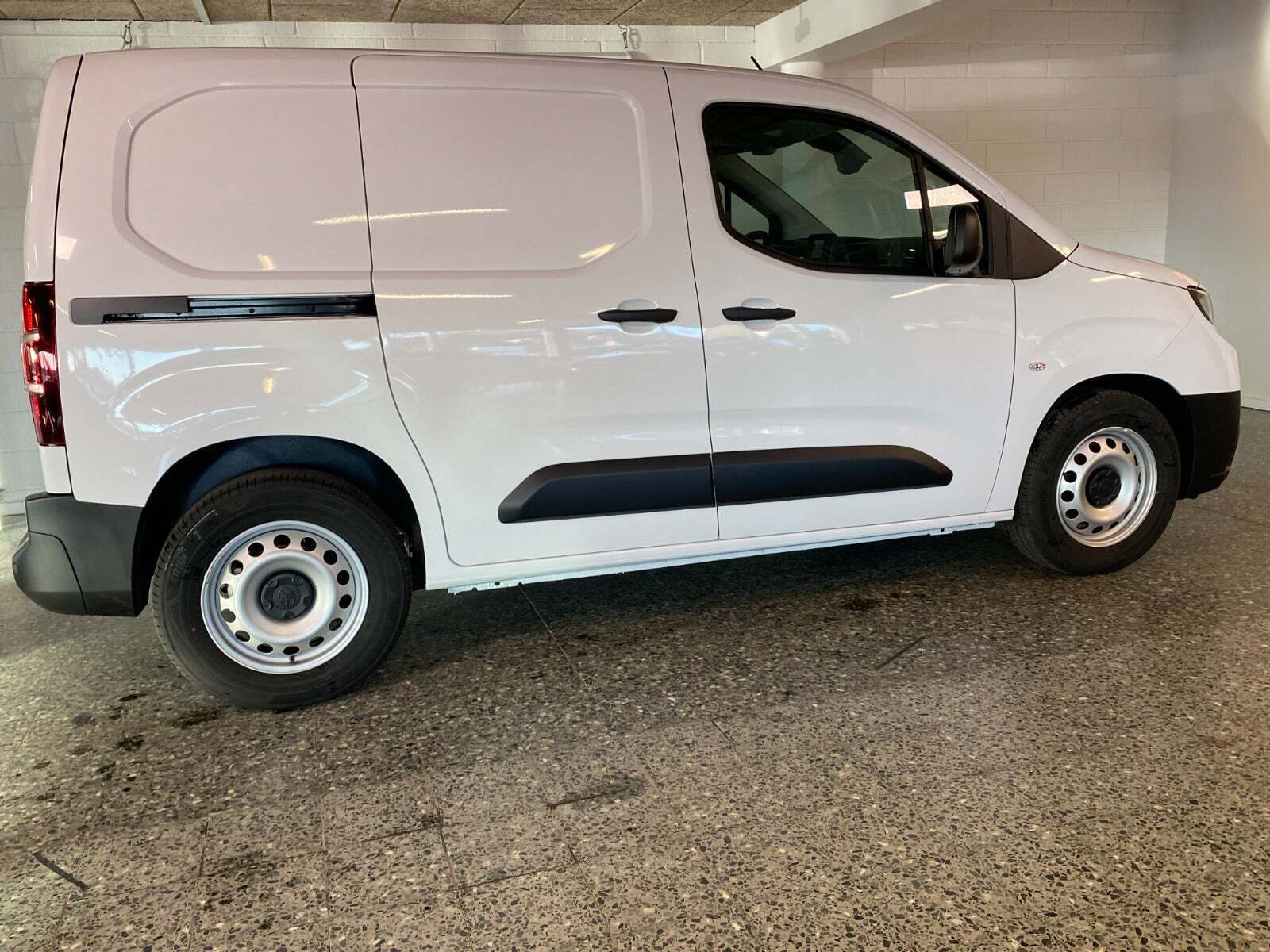 Hvid Toyota ProAce City fra 2025