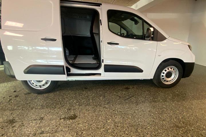 Hvid Toyota ProAce City fra 2025