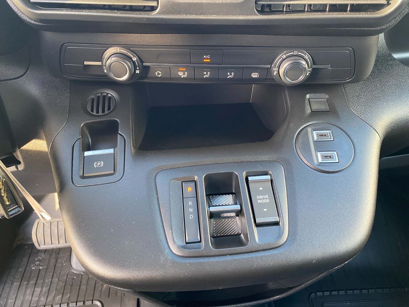 Hvid Toyota ProAce City fra 2025